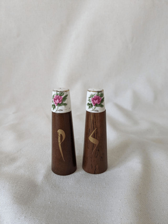 Salière et poivrière en bois et céramique