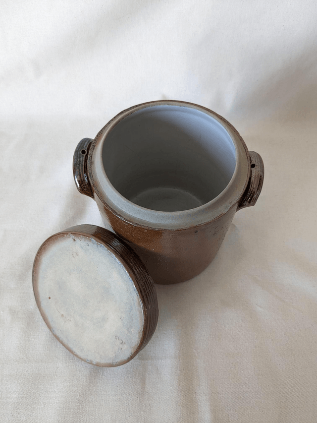 Ancien pot de conservation