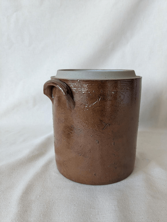 Ancien pot de conservation