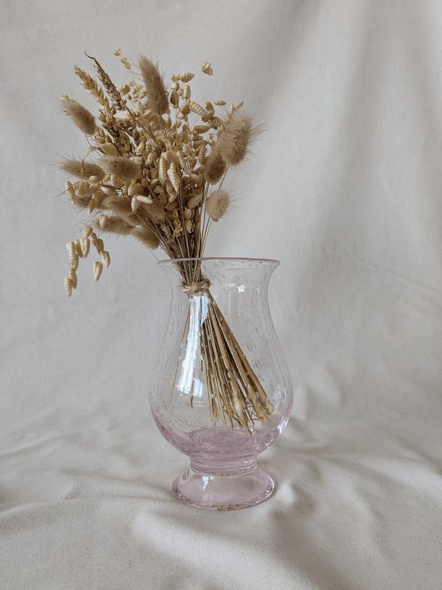 Vase en verre bullé de Biot rose