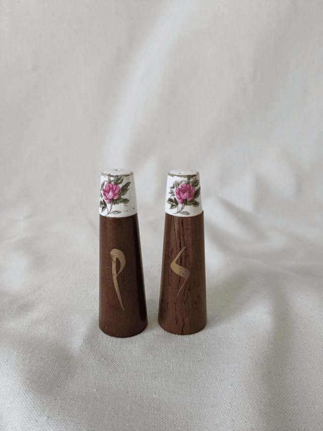 Salière et poivrière en bois et céramique