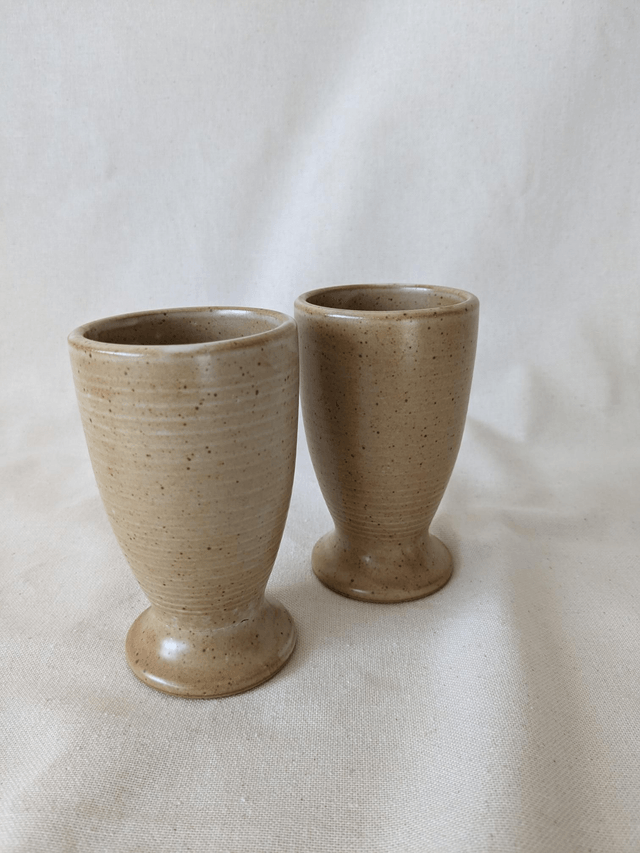2 mazagrans en grès beige (imparfaits)